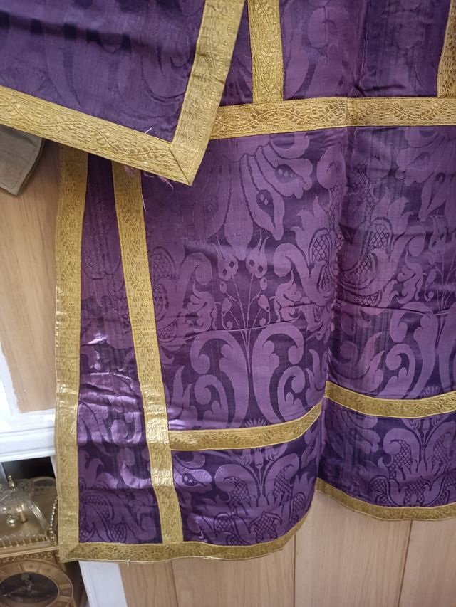 Dalmatica Morada Damasco S. XIX