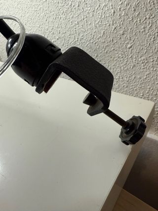 Lámpara de mesa industrial negra