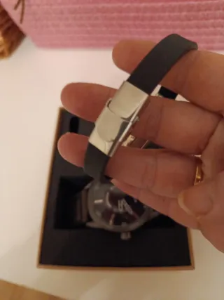 Reloj Tubular con Pulsera Negra y Marrón