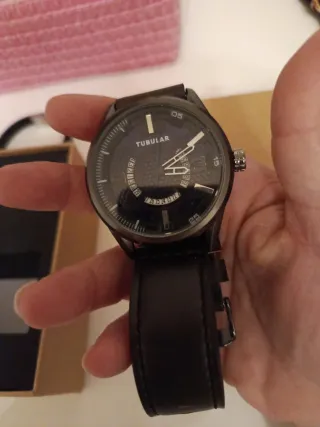 Reloj Tubular con Pulsera Negra y Marrón