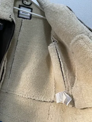 Chaqueta borrego marrón oscuro.