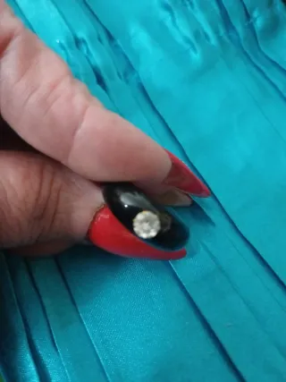 Anello nero con pietra