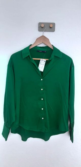 Camisa satén Kiabi verde