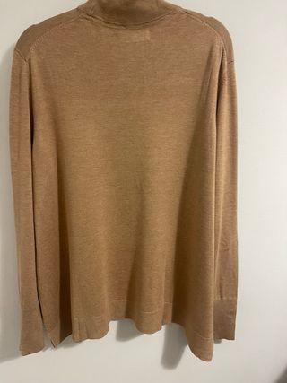 Jersey beige cuello alto, suave