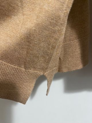 Jersey beige cuello alto, suave