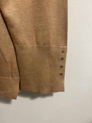 Jersey beige cuello alto, suave