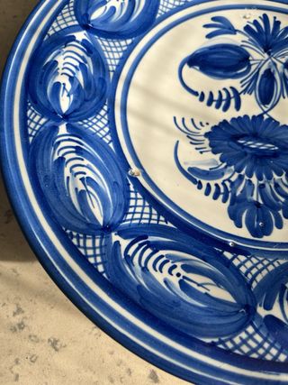 Plato decorativo azul y blanco