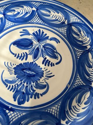 Plato decorativo azul y blanco