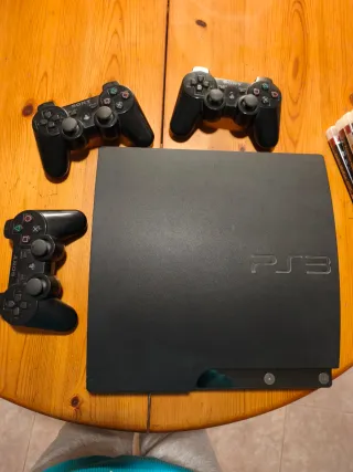 Consola PS3 Negra + 3 Mandos