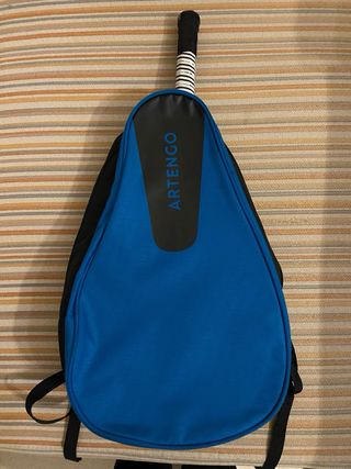 Lote Raqueta Junior Artengo TR 130 y raquetera.