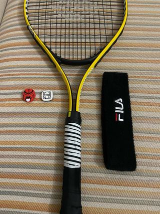 Lote Raqueta Junior Artengo TR 130 y raquetera.