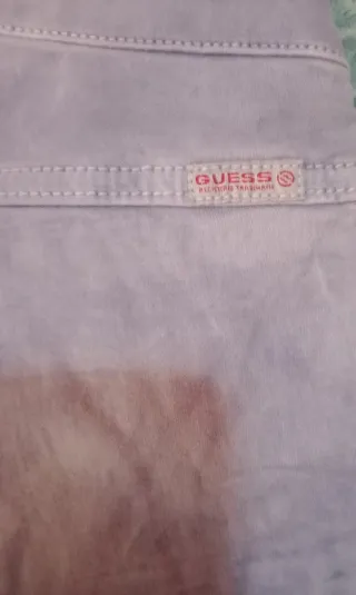 Pantalón Guess de procedencia USA