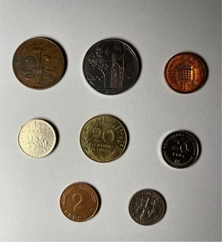 Lotto di 8 monete straniere da collezione
