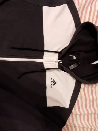 Sudadera Adidas gris y blanca con cremallera