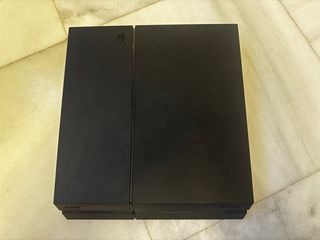 PS4 + 2 mandos + 4 juegos + PS camera