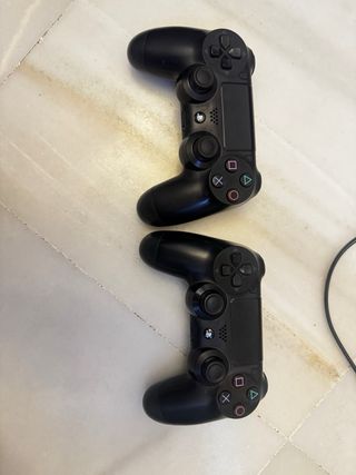PS4 + 2 mandos + 4 juegos + PS camera