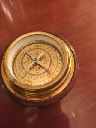 Brújula náutica latón y madera