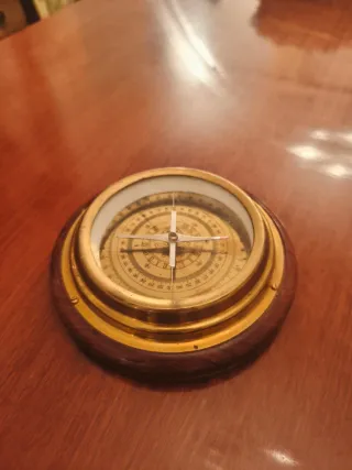 Brújula náutica latón y madera