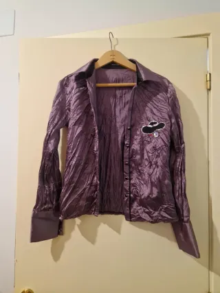 Camisa morada de seda