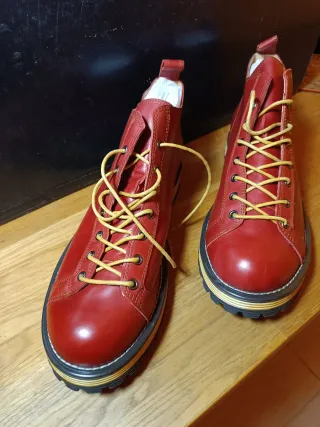 Botines de piel rojos