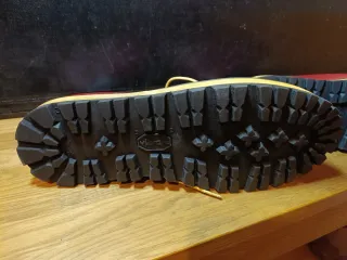 Botines de piel rojos