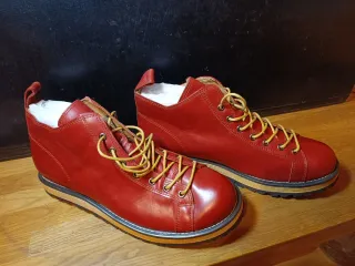 Botines de piel rojos