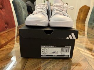 Zapatillas Adidas Blancas y Negras