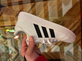 Zapatillas Adidas Blancas y Negras