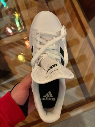 Zapatillas Adidas Blancas y Negras