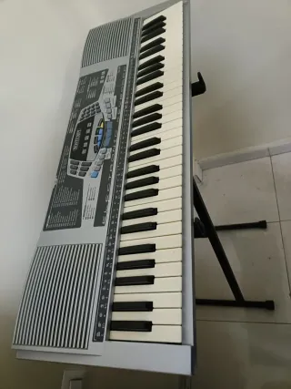 Sintetizador Bontempi con base