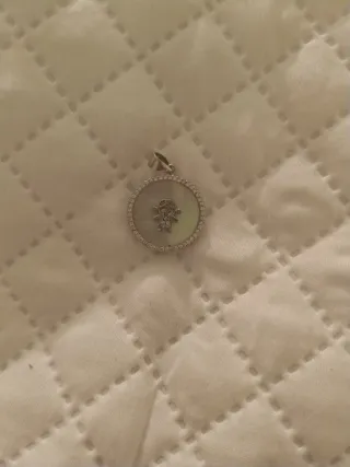 Colgante silueta niña circonitas