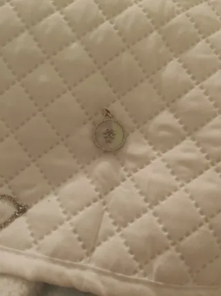 Colgante silueta niña circonitas