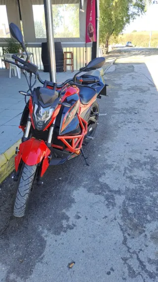 Moto Deportiva Roja 125cc 3500km