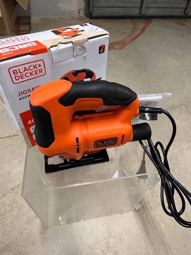 Sierra de calar Black+Decker 400W