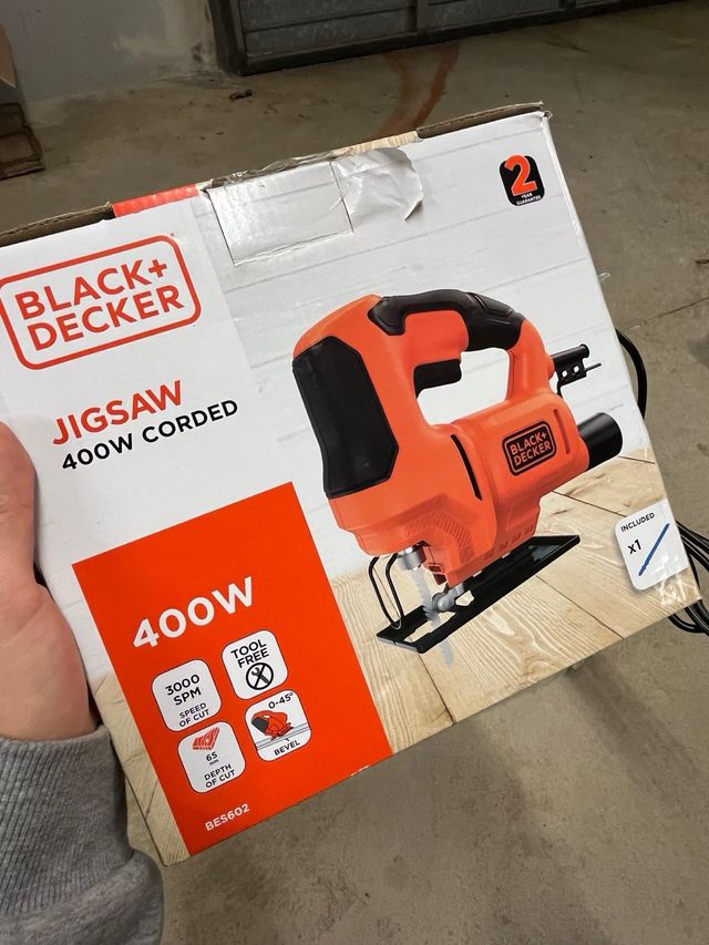 Sierra de calar Black+Decker 400W