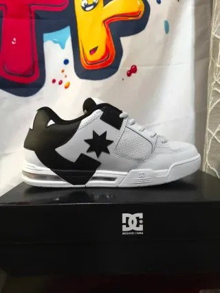 Tênis DC Shoes Preto e Branco