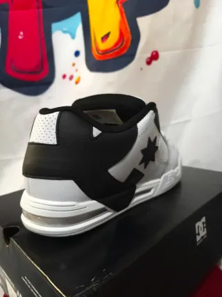 Tênis DC Shoes Preto e Branco