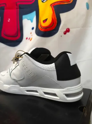 Tênis DC Shoes Preto e Branco