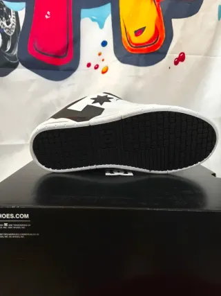 Tênis DC Shoes Preto e Branco