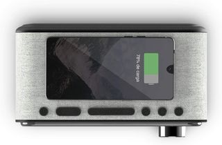 Altavoz con reloj despertador y carga inalámbrica