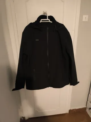 Cazadora negra calefactable