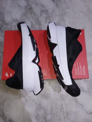 Nike Go Flyease Scarpe Uomo Donna Nero Bianco