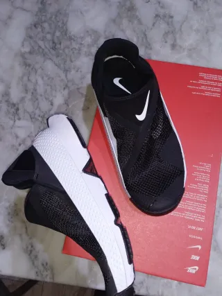 Nike Go Flyease Scarpe Uomo Donna Nero Bianco