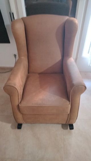 Poltrona a dondolo marrone in ottime condizioni