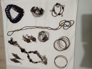 Lote bisutería negro y plateado