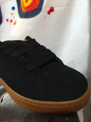 Tênis DC Shoes Preto e Marrom