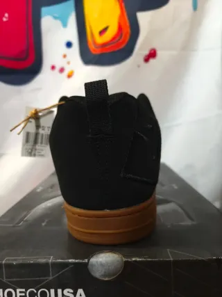 Tênis DC Shoes Preto e Marrom