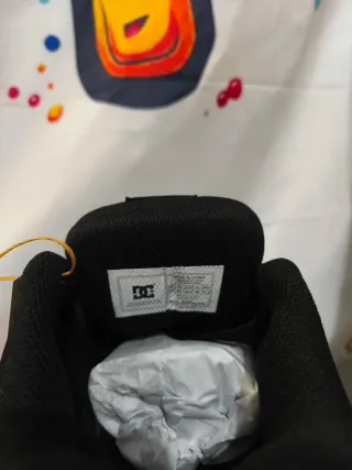 Tênis DC Shoes Preto e Marrom