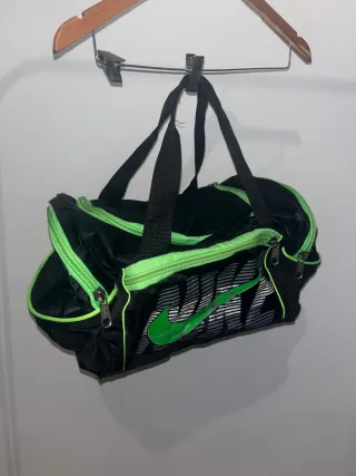 Mochila Nike Negra y Verde
