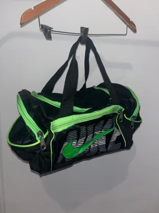 Mochila Nike Negra y Verde